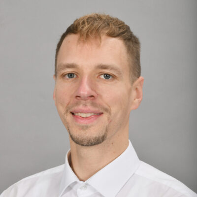 Picture of the assistant of the spokesperson.