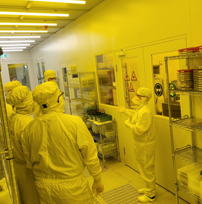 Clean room tour at the Institute for Microsensors, -actuators and -systems